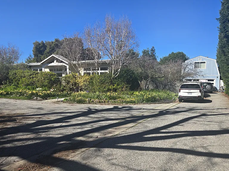 857 Green St — Photo 2