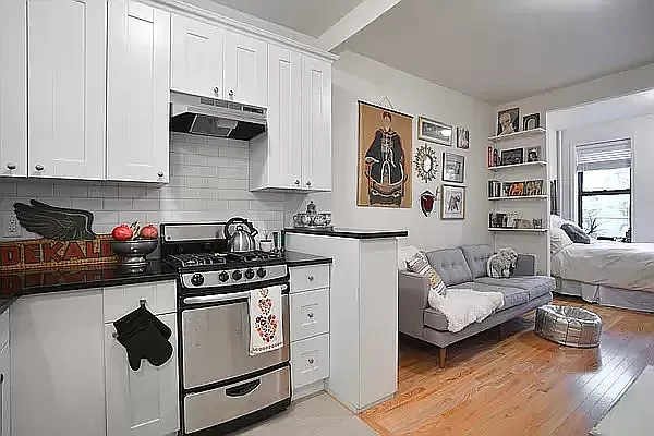 Rented by Charney Real Estate LLC | media 2