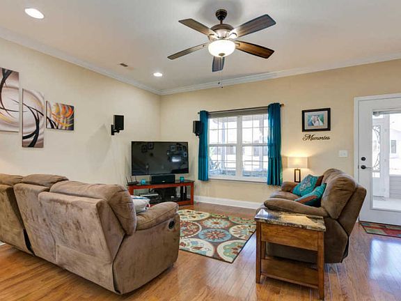 4th image of 6850 Village Lake Cir