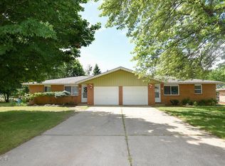 2184 Welch Dr, Stevensville, MI 49127