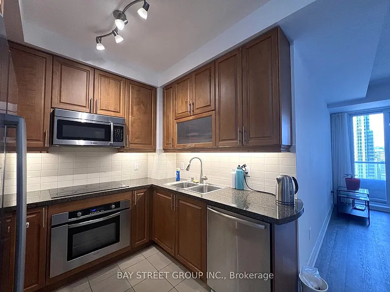 35 Balmuto St #2202 — Photo 3