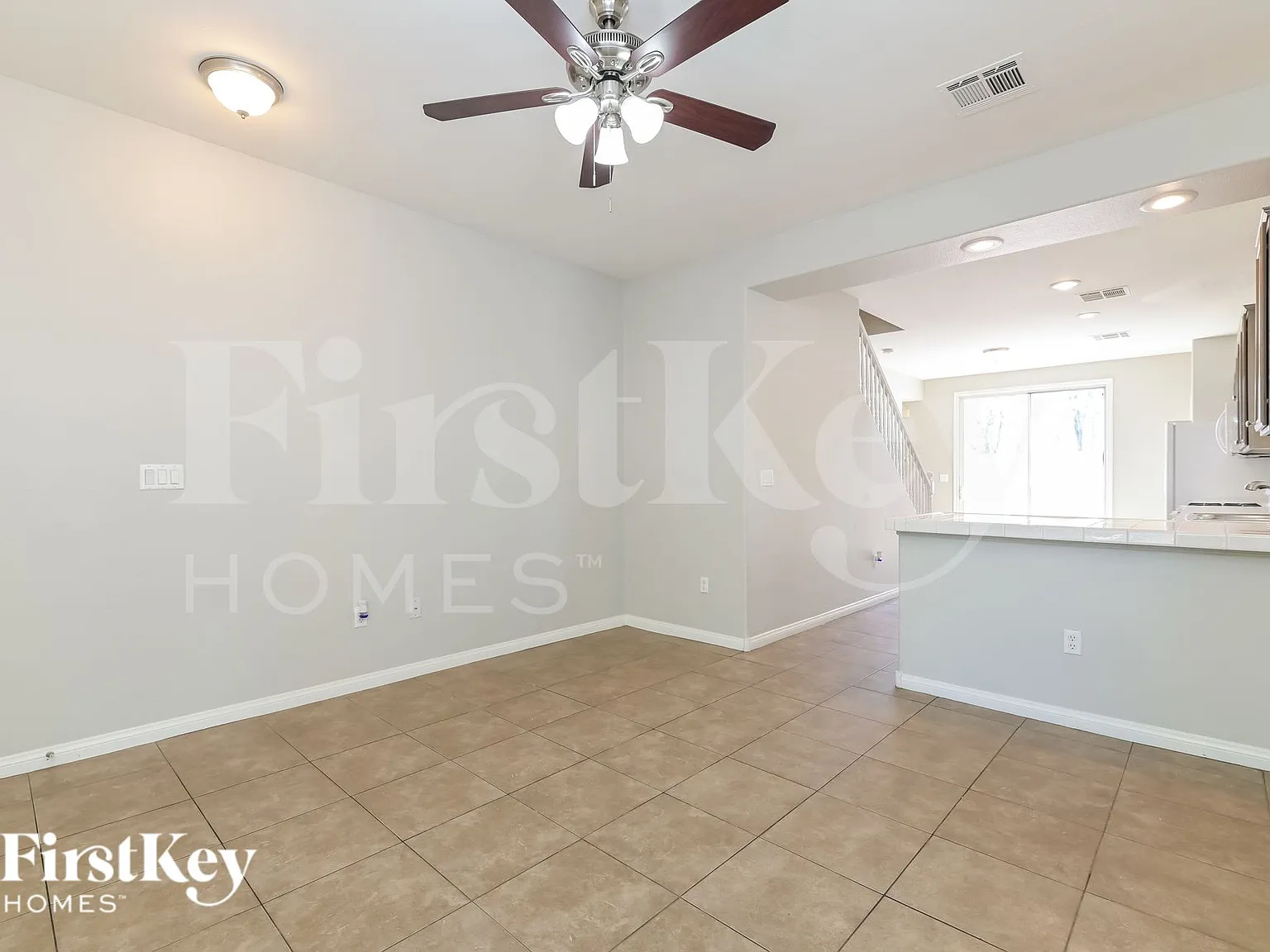 3 bed, 2.0 bath, 1311 sqft, $2,120 — Photo 4