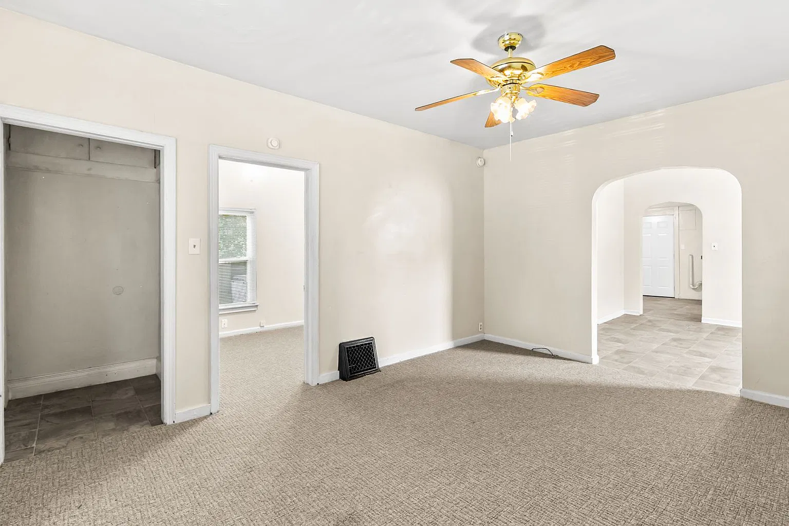Freshly Updated 2-Bedroom House with Yard - North Omaha — Photo 4