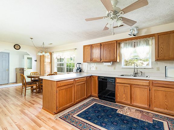 4th image of 710 Malin Dr