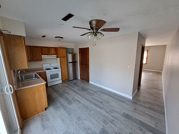 3rd image of 1556 E 34th Ave #4