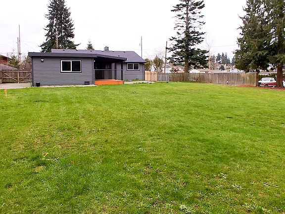 Massive back yard, fully fenced. 