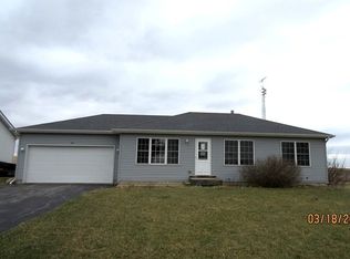 102 Peterson Gate, Lee, IL 60530