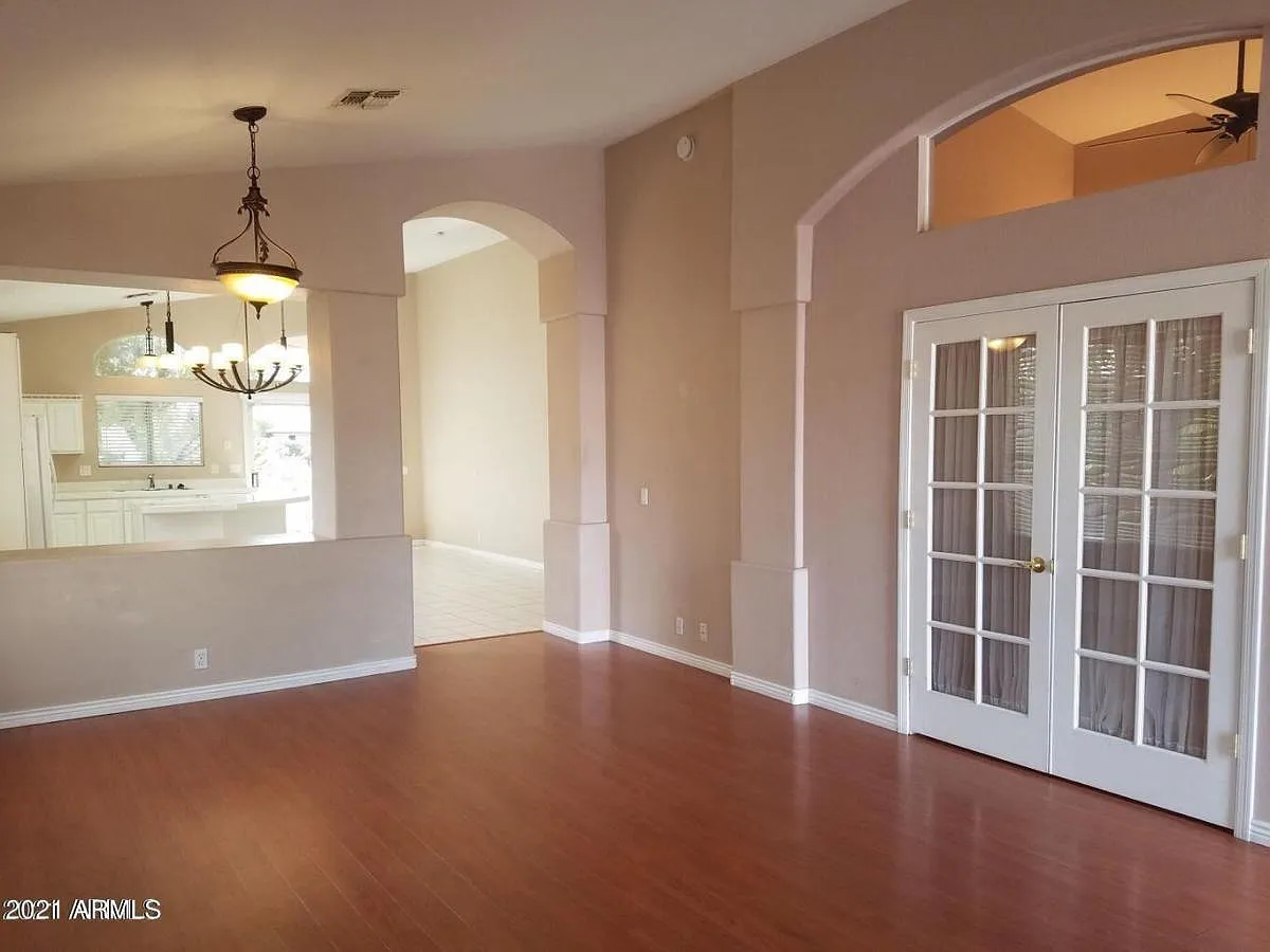3 bed, 1854 sqft, $2,600 — Photo 4