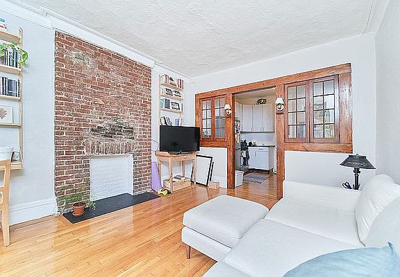 3rd image of 233 E 82nd St APT 2B
