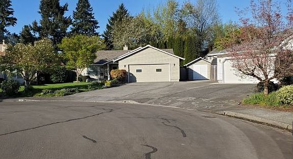 4th image of 554 NE 25th Ct