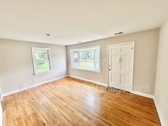 4th image of 3223 Jeter Ave
