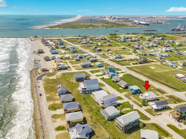 922 Seashell Dr, Freeport, TX 77541