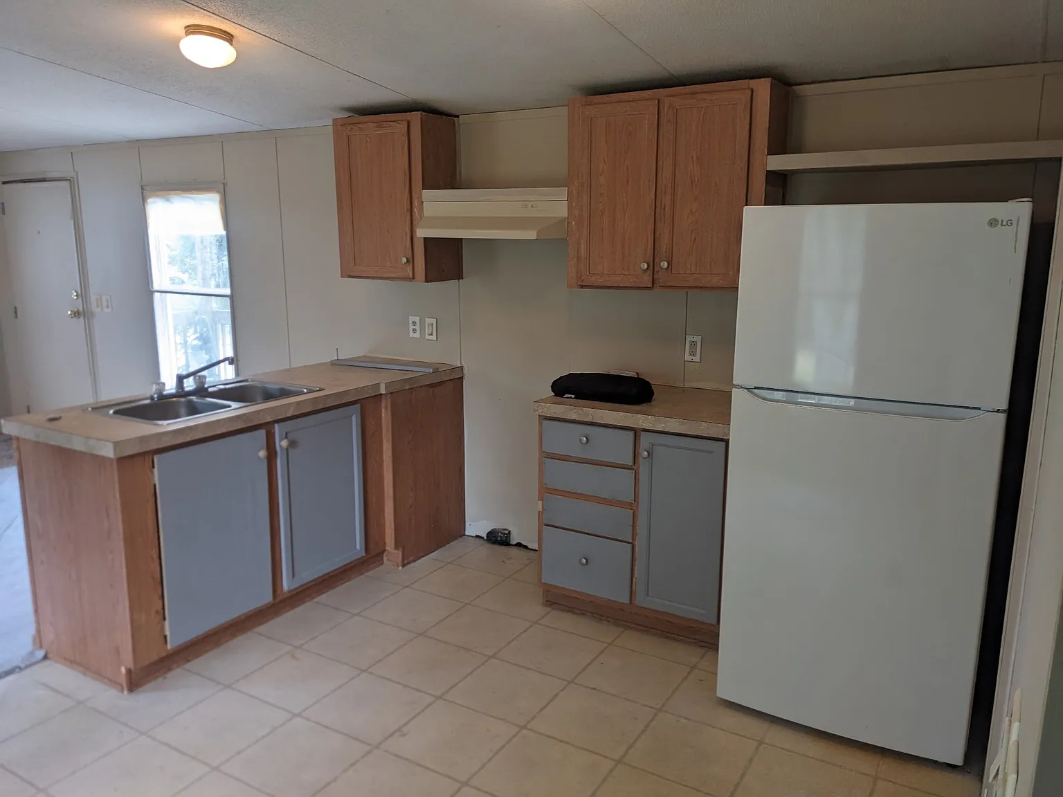 3 bed, 900 sqft, $900 — Photo 2