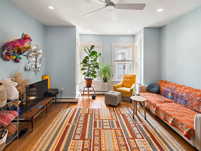 8 Leland St #1 — Photo 2