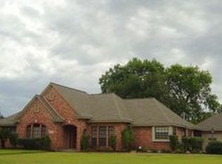 718 Walnut St, Lake Jackson, TX 77566