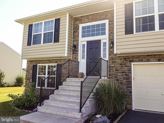 2nd image of 15340 Wedgewood Dr