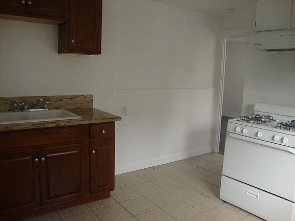 Eat-in kitchen