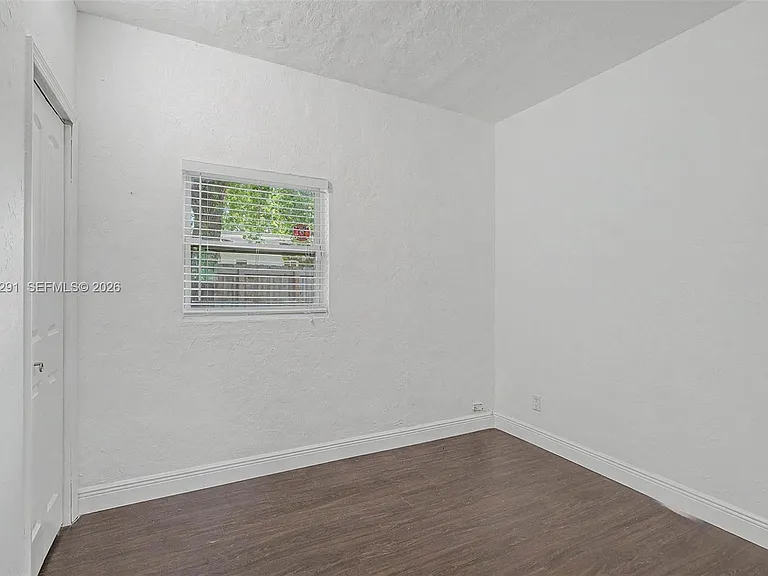 5917 SW 62nd Ter — Photo 10