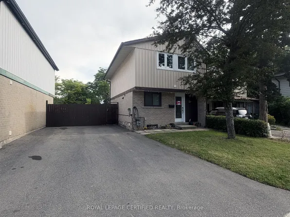 13 Greenhills Sq, Brampton, ON L6S 2J4