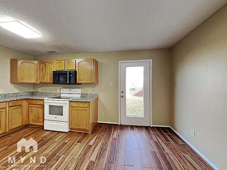 9526 W Lantern Ln — Photo 9