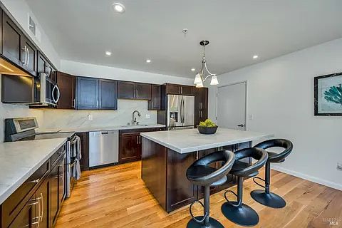 2nd image of 21 Village Pkwy #21