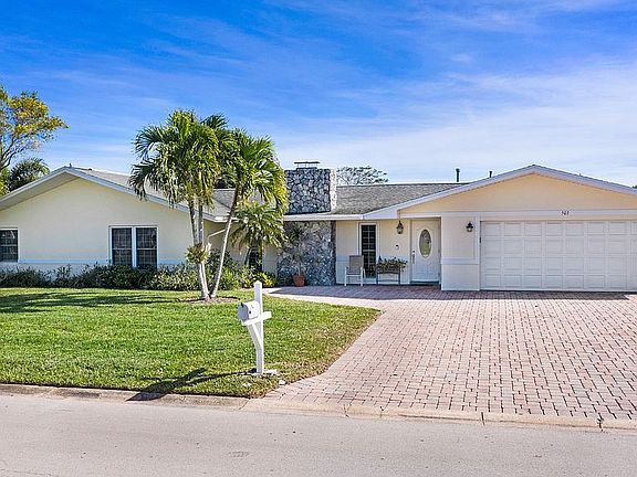 3rd image of 503 Eleuthera Ln