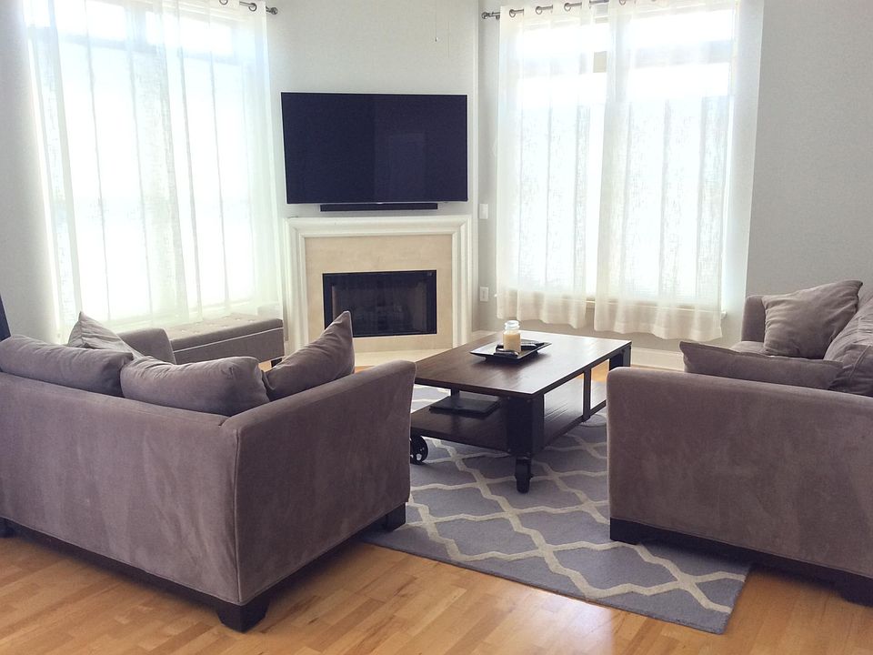 1st image of 450 E Ohio St APT 219