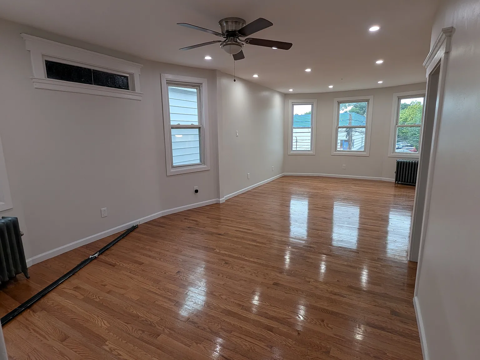 352 Jackson St — Photo 2