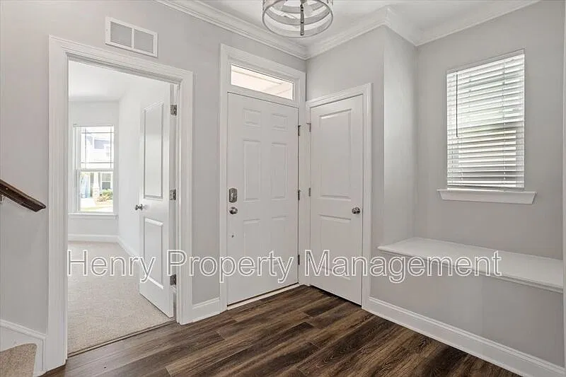 4 bed, 3.0 bath, 2109 sqft, $2,450 — Photo 4