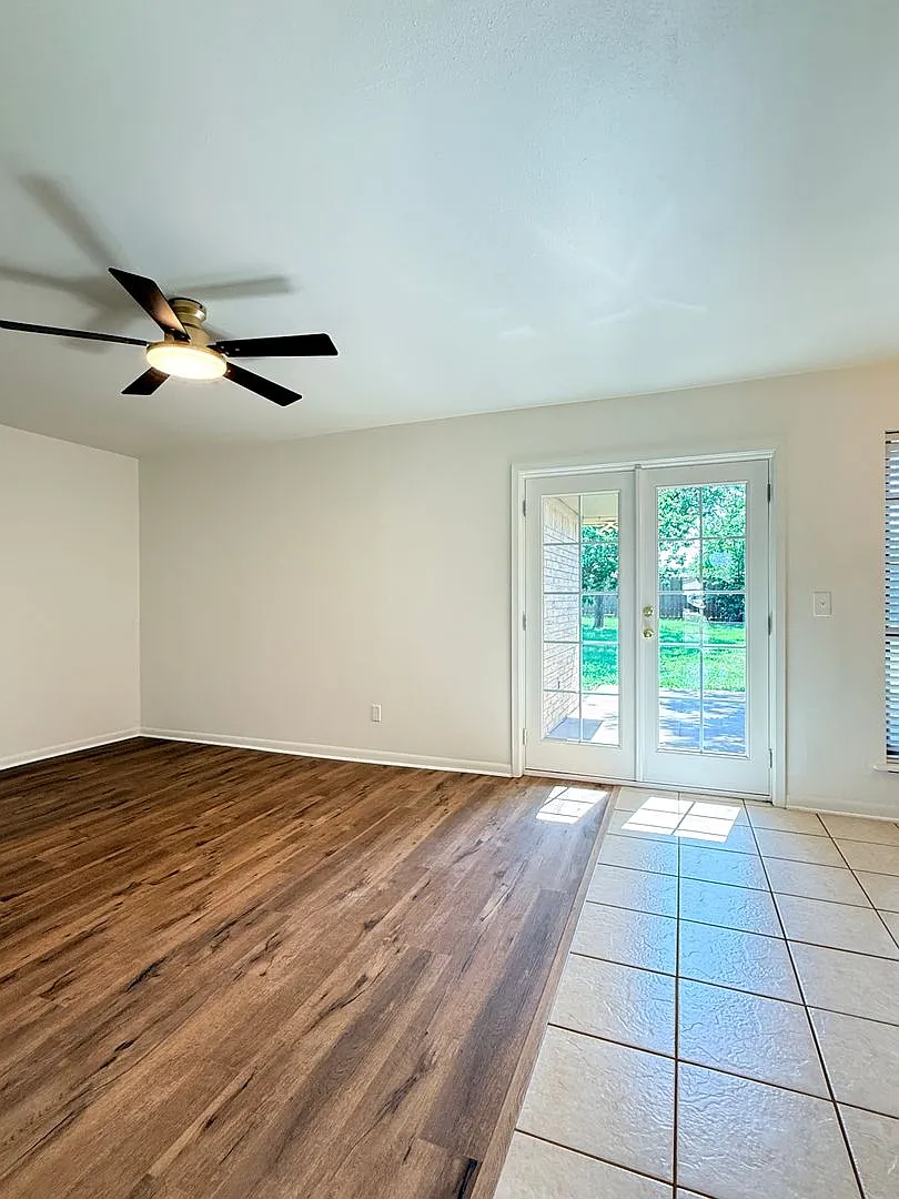 Beautiful 4 Bedroom 1.5 Bath - City View ISD — Photo 3