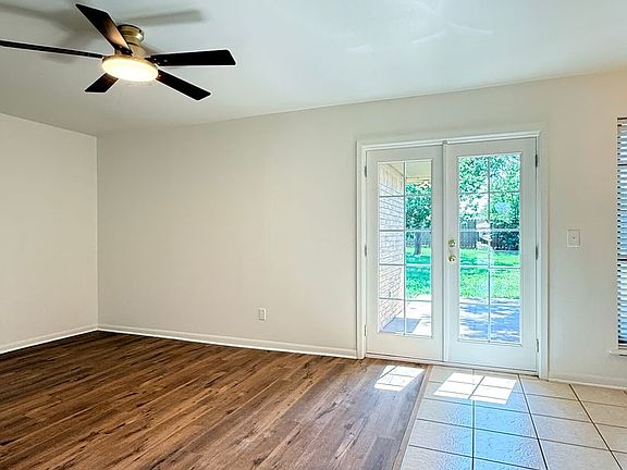 3rd image of 1039 Harris Ln