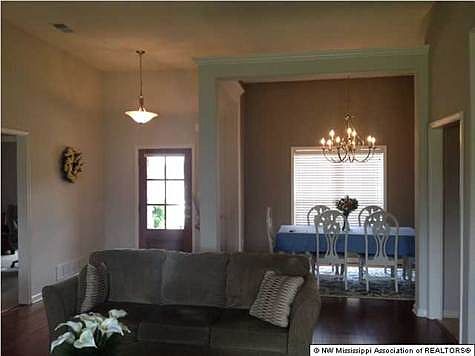 3rd image of 1325 Heritage Dr S