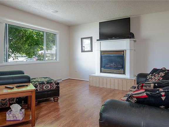 3rd image of 502 Mervin St