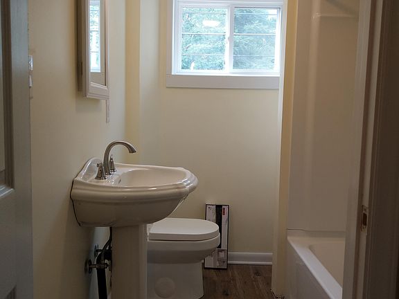 5th image of 512 N Main St #1