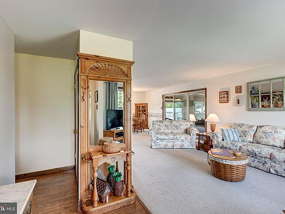 5th image of 1875 Lakeland Dr
