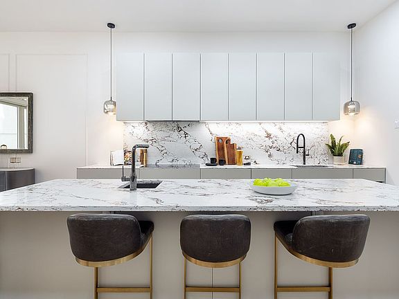 5th image of 256 W 75th St Unit Townhouse