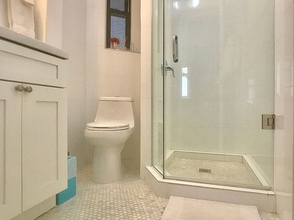 3rd image of 821 Park Ave #2Z