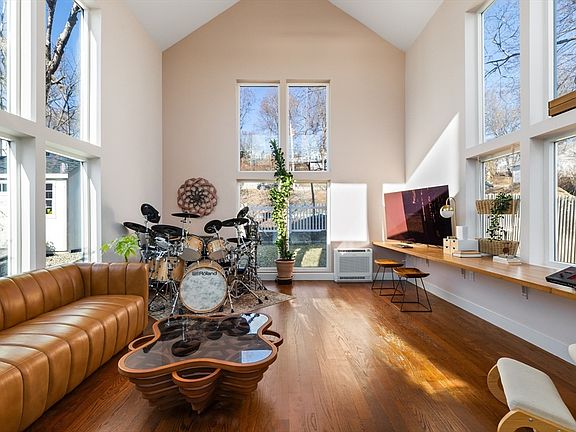 4th image of 27 Broad Cove Rd