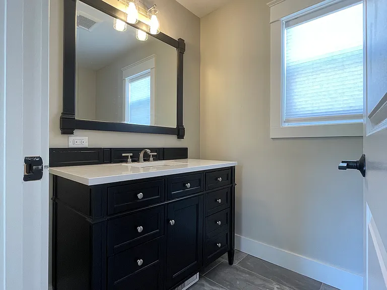 1626 Robinson Rd SE — Photo 6