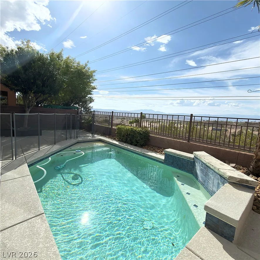 3 bed, 2.5 bath, 2063 sqft, $2,600 — Photo 3