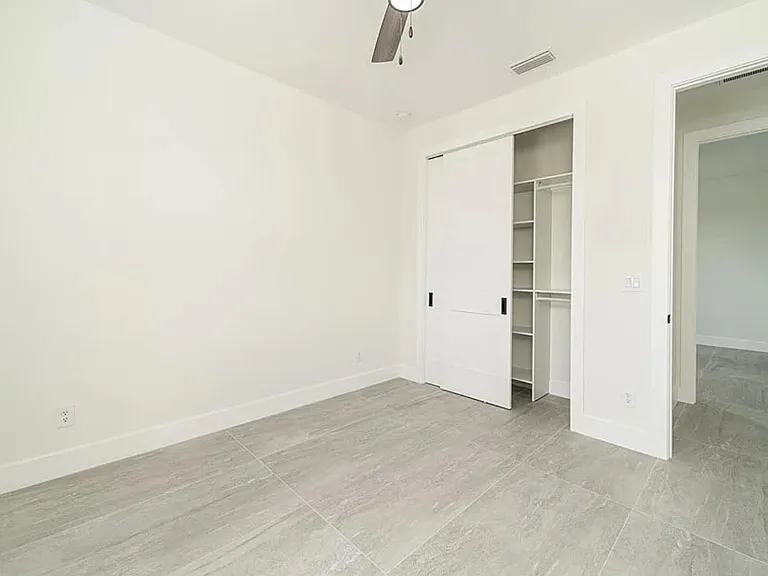 1005 NE 13th Pl — Photo 22