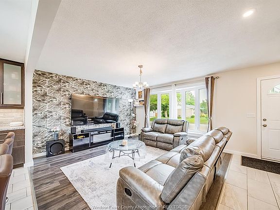 5th image of 5210 Queen Elizabeth Dr