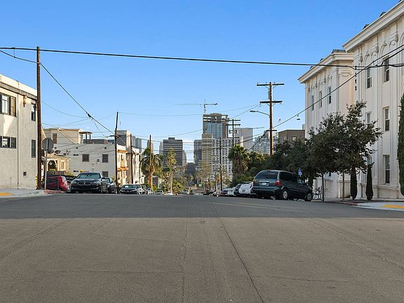 5th image of 202 W Ivy St