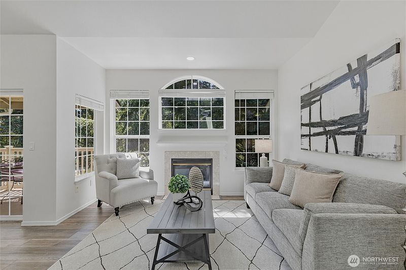 3rd image of 18585 NE 57th Street