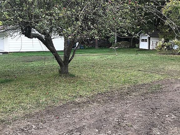 5th image of 16 Columbia Dr