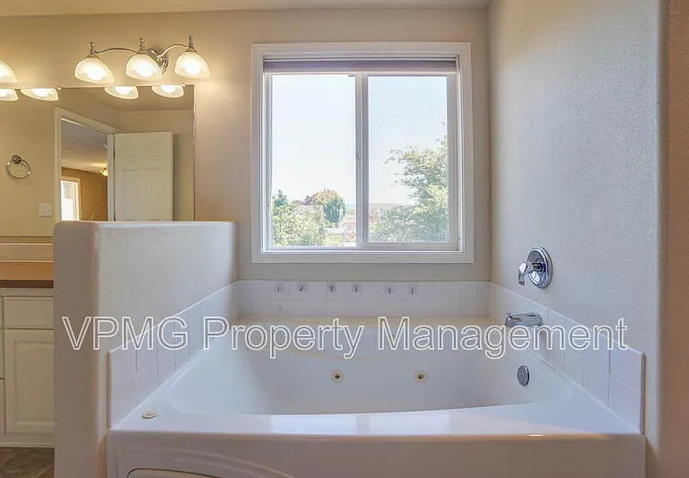 7205 NE 159th Ave — Photo 40