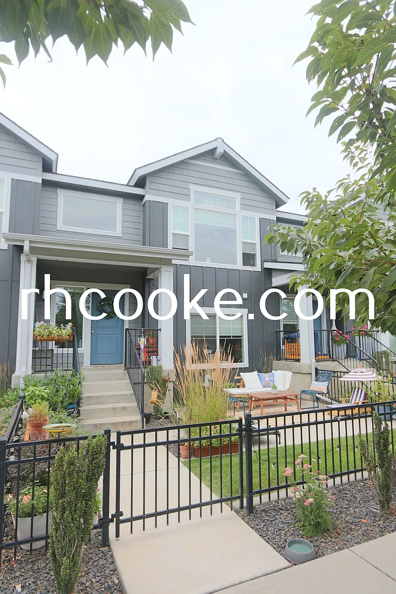 Primary Photo - 2309 W Bridge Ave