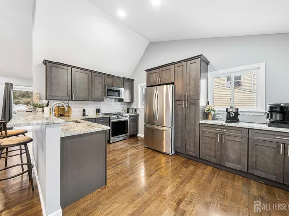 19 Candlewood Ct, Colonia, NJ 07067