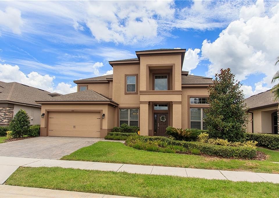 1st image of 933 Sherbourne Cir