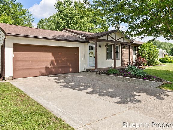 3rd image of 139 Lantern Dr NW